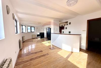 Apartament cu 4 camere decomandat în Central