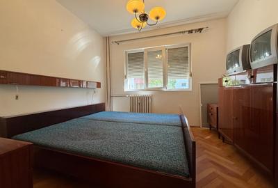 Apartament cu 3 camere semidecomandat, mobilat în Girocului