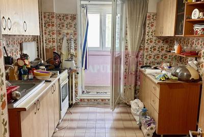 Apartament cu 3 camere decomandat în Iancului