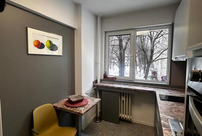 Inchiriere apartament 2 camere semidecomandat,metrou Parc Bazilescu, etaj 1 - 8
