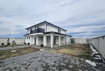 Casă individuală cu 4 camere în Ghercești