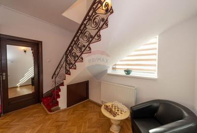 Casa / Vila cu 3 camere de inchiriat strada Pargarilor Stefan cel Mare - 25
