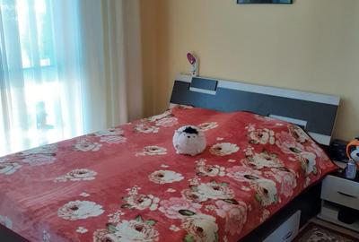 Apartament cu 3 camere decomandat, mobilat în Iancului