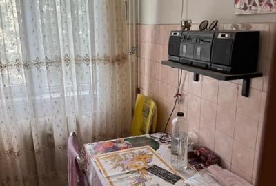 Se vinde un apartament de 3 camere in zona Obor, pe strada Masina de Paine - 2