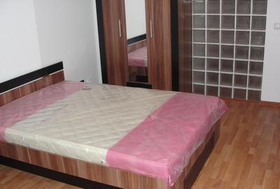 Apartament cu 2 camere semidecomandat, mobilat în Central
