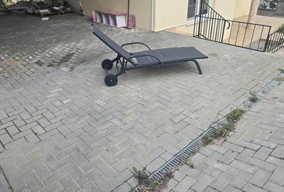 Vand casa in Deva, D+P+M, zona Zavoi, partea de jos, din anul 2021, mobilata - 2