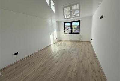 Casa cu 4 camere si 3 bai pretabila birouri in Sura  Mare - 18