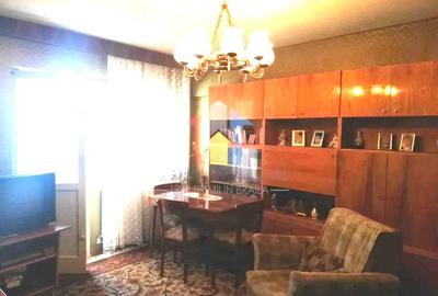 Apartament cu 3 camere decomandat în Apollo