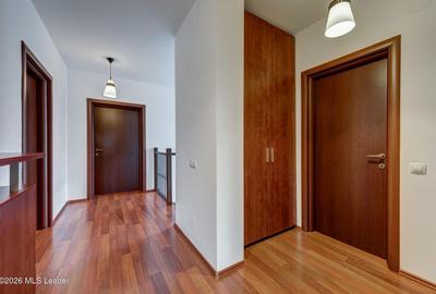 Casă individuală - 860 mp teren, 4 dormitoare si birou - 10