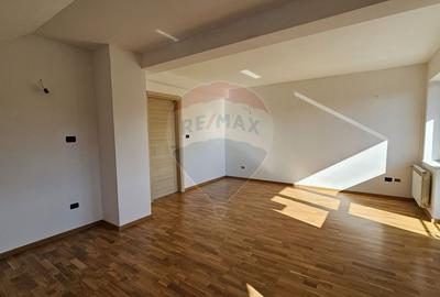 Casă / Vilă de lux cu 8 camere de vânzare in Obcini, Suceava - 55