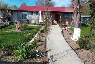 Casă individuală cu 4 camere în Prăjani