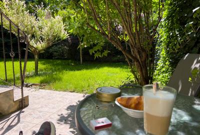 Parter în vilă cu grădină. - 1