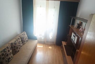 Apartament cu 4 camere decomandat în Sălăjan