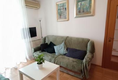 Apartament cu 2 camere semidecomandat, mobilat în Victoriei