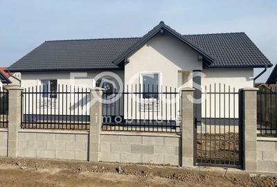 Casa Individuala de vanzare cu 4 camere / 400mp teren