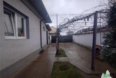 Casă individuală cu 4 camere în Central