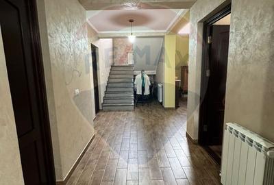 Casă / Vilă nouă cu 5 camere + casă bătranească renovată - 4