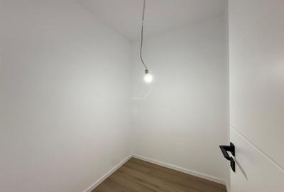 Ap pe 2 niveluri. 4 camere, 2 bai. 2 locuri de parcare. - 16