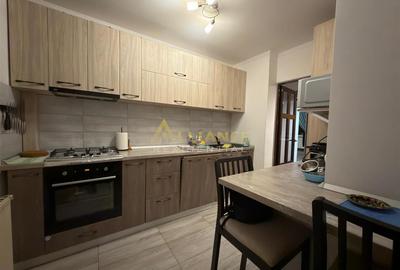 Apartament cu 3 camere decomandat, mobilat în Central