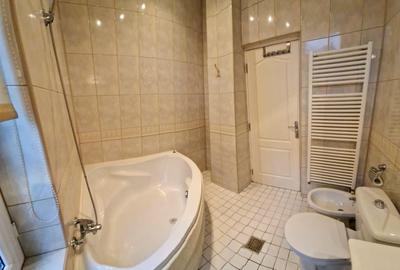 Vanzare apartament trei camere transformate in doua vila Armeneasca - 8