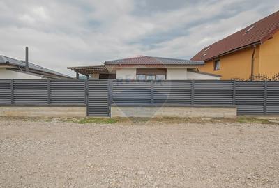 Vilă modernă, cu garaj, panouri și pompă de căldură, Cristian - 9