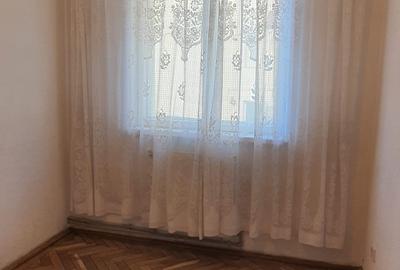 Va oferim spre vanzare aprtament 3 camere et1, zona centrala Predeal - 2