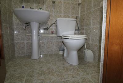 Inchiriere apartament 3 camere, decomandat, etaj 3, strada 23 August - 7