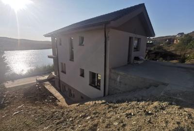 Casa individuala cu terasa,panorama spre lac, garaj, teren 300mp - 1