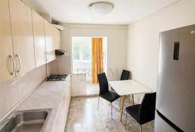 Apartament cu 3 camere semidecomandat, mobilat în Olimpia-Stadion