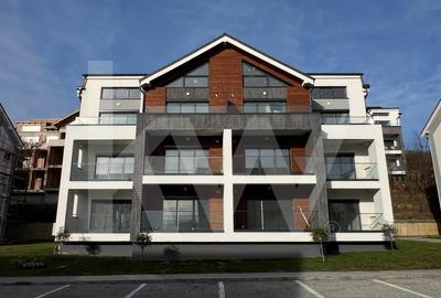Apartament cu 4 camere decomandat în Cristian