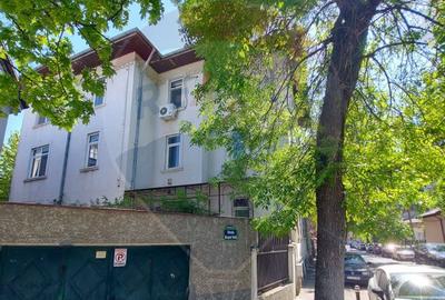 Casă individuală cu 15 camere în Ștefan cel Mare