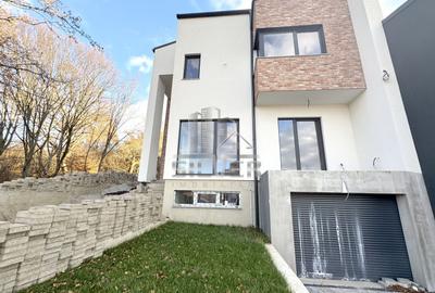 Duplex cu 5 camere în Câmpului