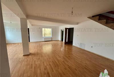 Casă individuală cu 4 camere în Central