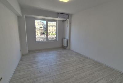Apartament cu 3 camere decomandat în P-ța Romană