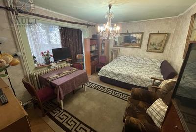 Apartament cu 4 camere decomandat, mobilat în Titan