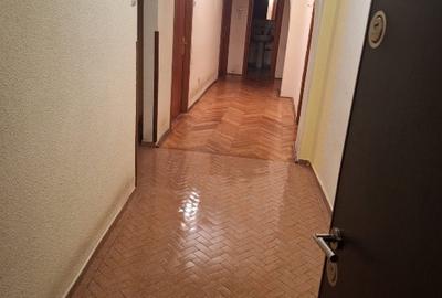 Apartament cu 4 camere decomandat în Banu Manta