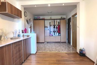 Apartament cu 2 camere decomandat în Est