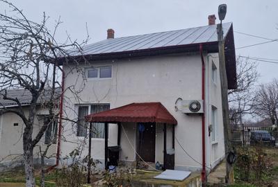 Casă individuală cu 6 camere în Corbii Mari