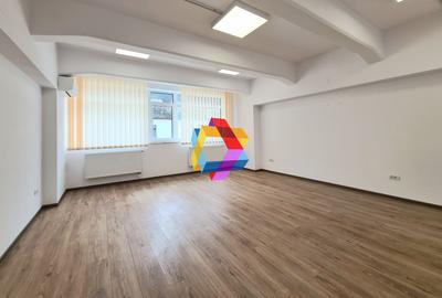 Birou, de 40 mp, în Central