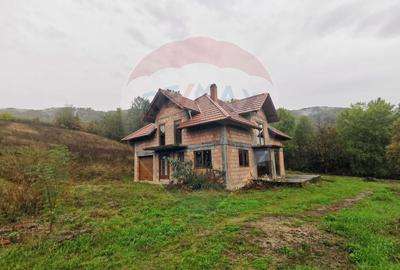 Casă la roșu de vânzare – 6.400 mp teren – Copalnic Mănăștur - 2