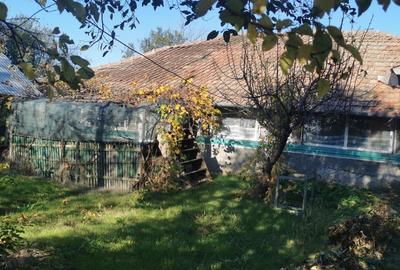 Casă batranească de vânzare situată în centrul comunei Crivăț jud Călărași - 1