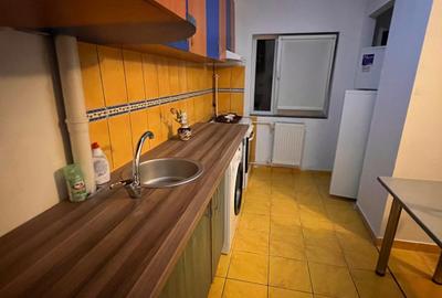 Apartament cu 3 camere decomandat în Drumul Taberei