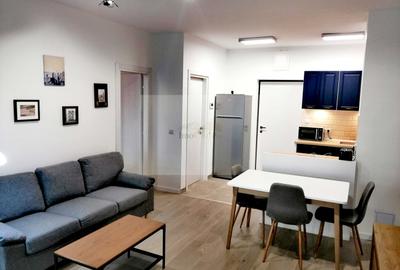 Apartament cu 2 camere semidecomandat, mobilat în Central