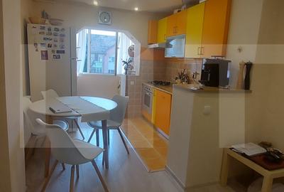 Apartament cu 2 camere decomandat, mobilat în Central