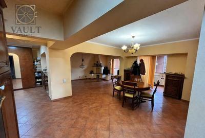 Apartament cu 2 camere decomandat, mobilat în Decebal