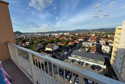 Penthouse cu 2 camere decomandat în Pietroasa