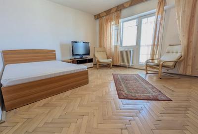 Garsonieră decomandată în Lunei