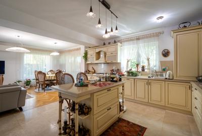 Casă individuală, elegantă, discretă, lumină naturală și confort autentic - 8
