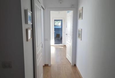 Apartament cu 3 camere semidecomandat în Central
