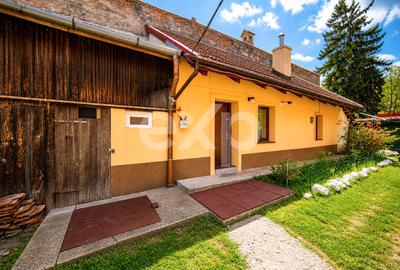 Corp de casă renovat, curte comună – Str. Lungă, Brașovul Vechi - 1
